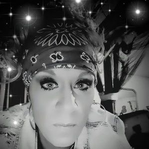 Meet your Posher, Crystal